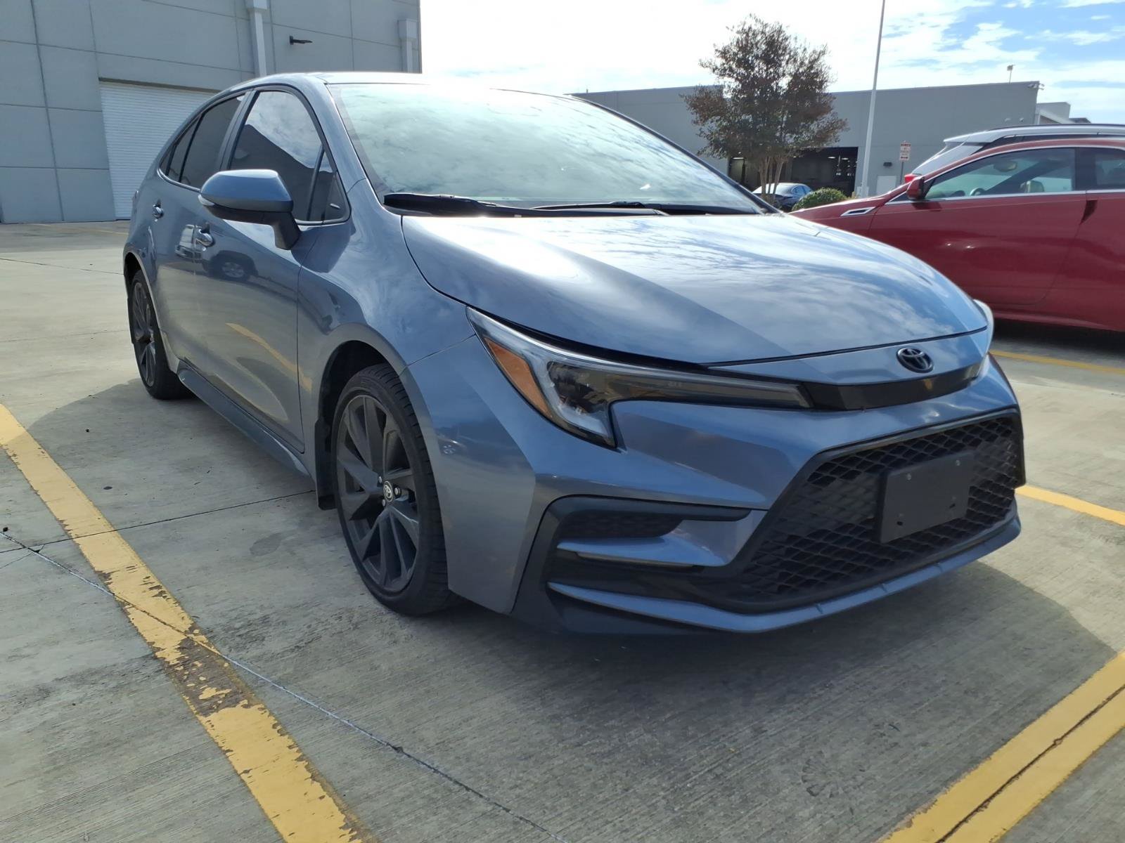 Used 2026 Toyota Corolla SE FWD image 3