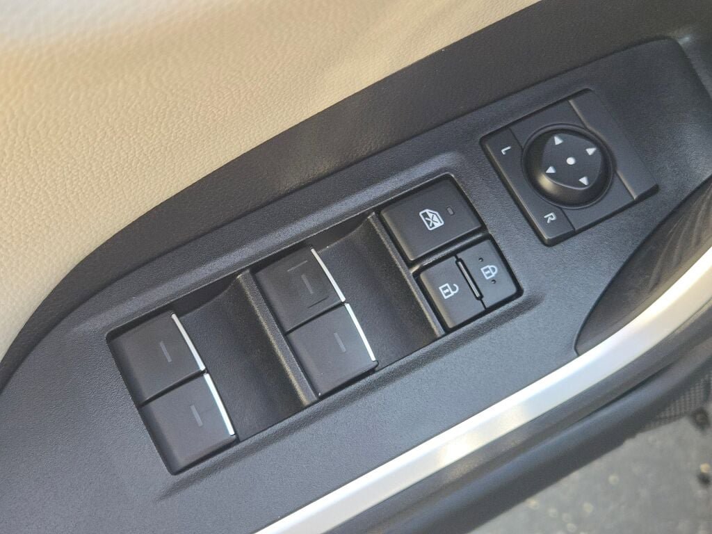 Used 2025 Toyota RAV4 Limited w/ Advanced Technology Package image 20