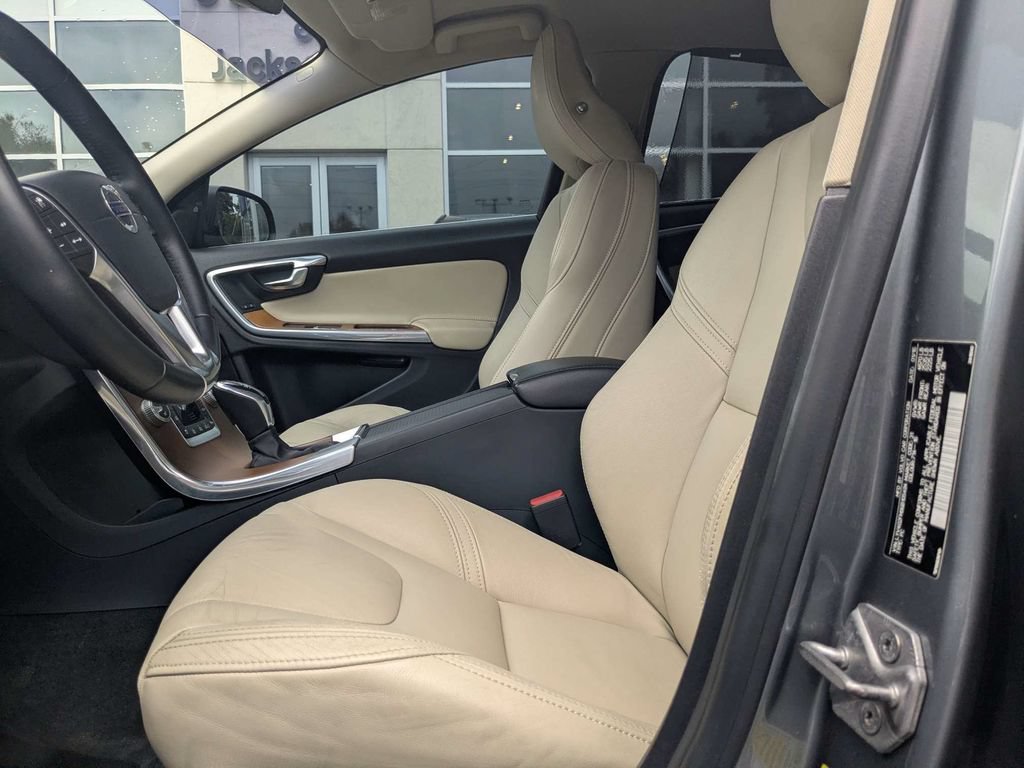 Used 2016 Volvo S60 T5 Inscription Platinum FWD image 2