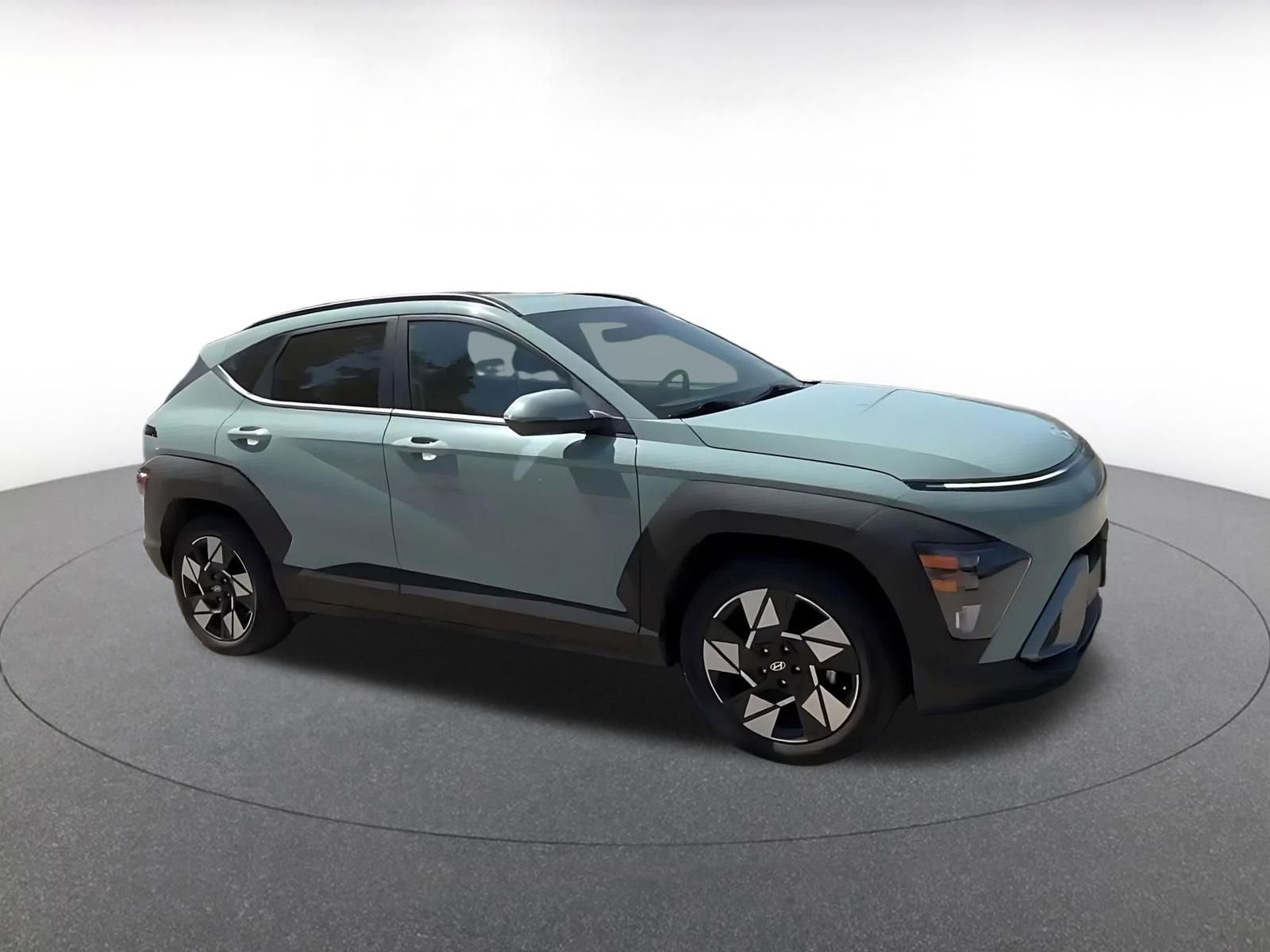 Used 2025 Hyundai Kona SEL image 2