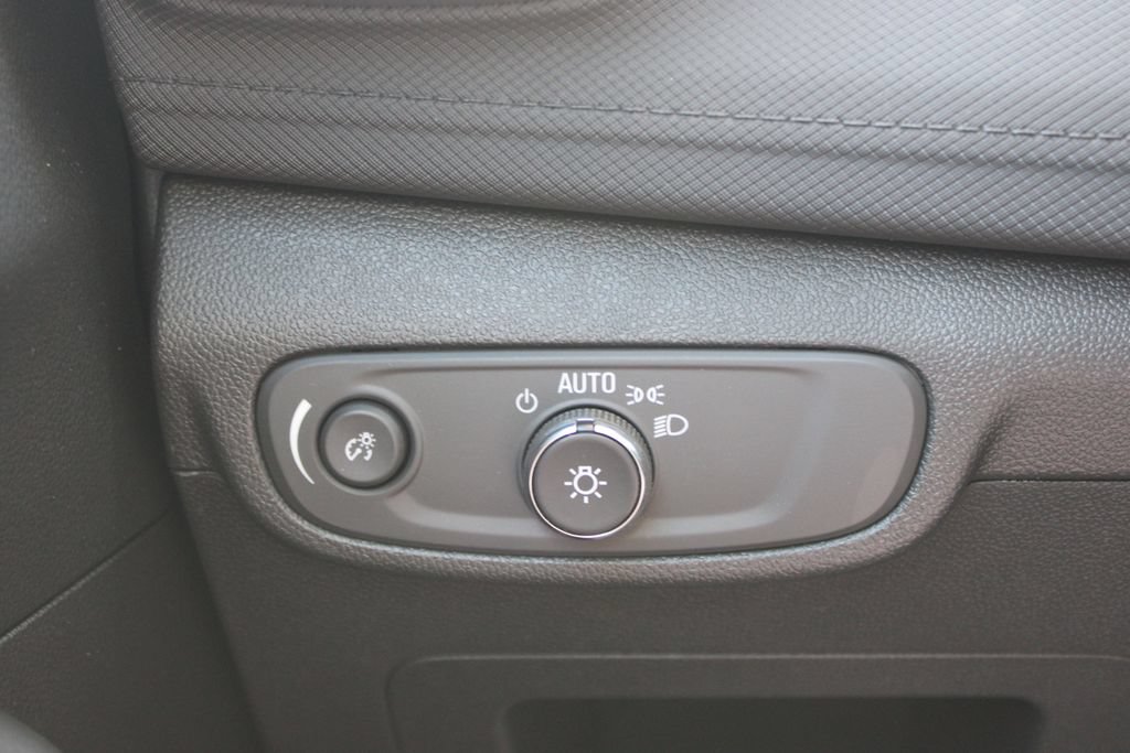 Used 2025 Chevrolet TrailBlazer LT w/ Convenience Package FWD image 42