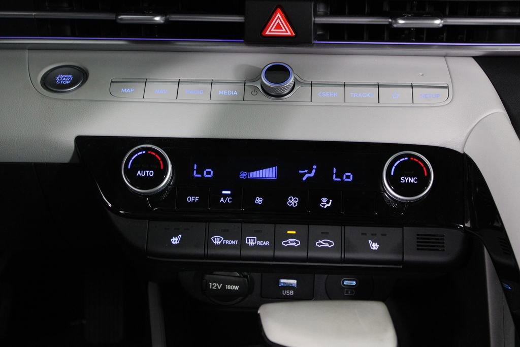 Certified 2024 Hyundai Elantra Limited FWD image 22