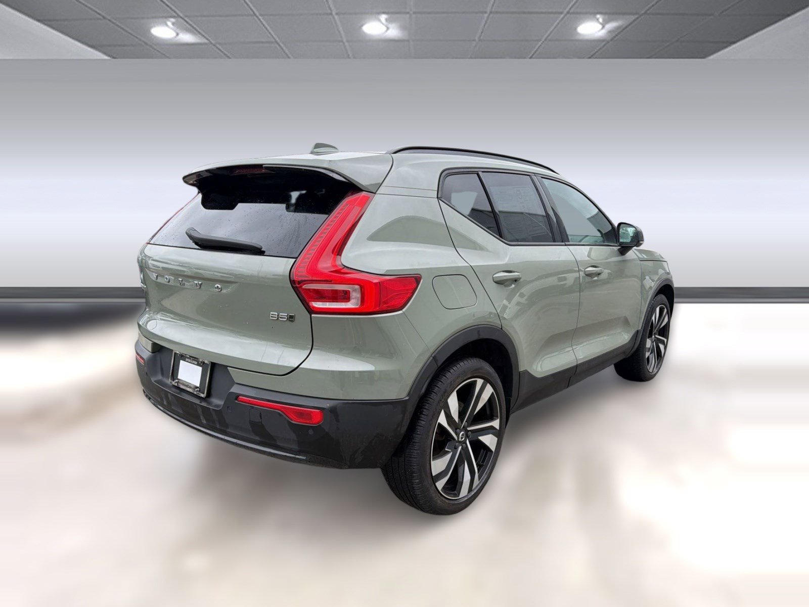 Certified 2023 Volvo XC40 B5 Plus w/ Driver Assist Package AWD/4WD image 9