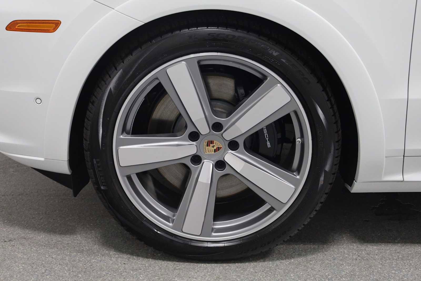 New 2025 Porsche Cayenne GTS image 39