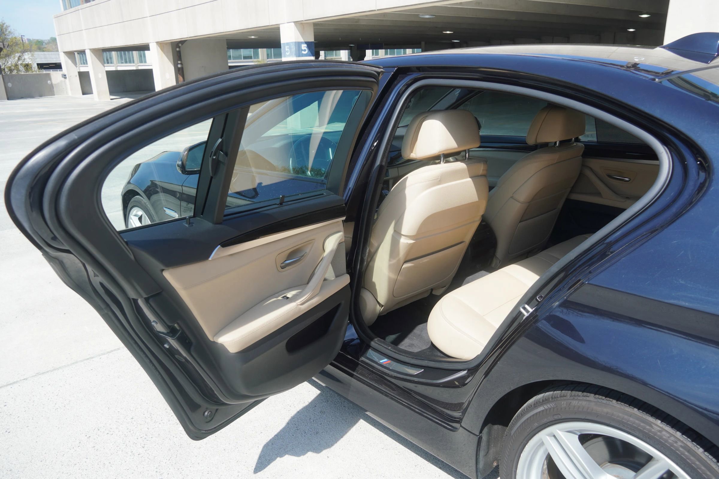 Used 2016 BMW 550i xDrive Sedan AWD/4WD image 35