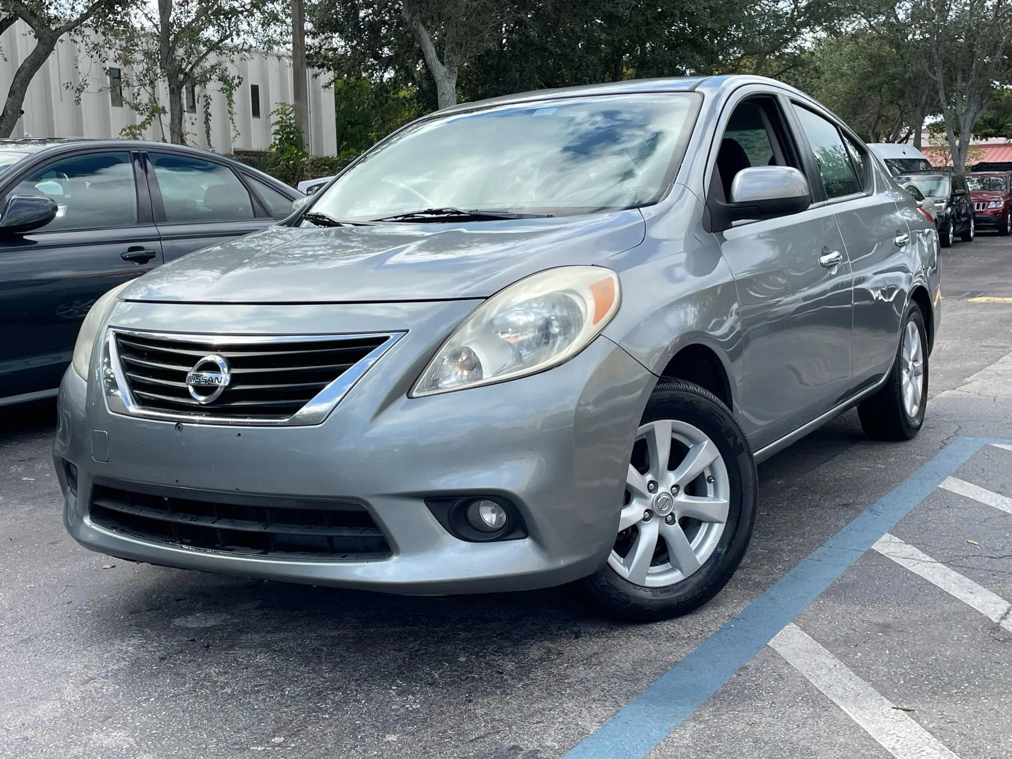 Used 2012 Nissan Versa SL video 2