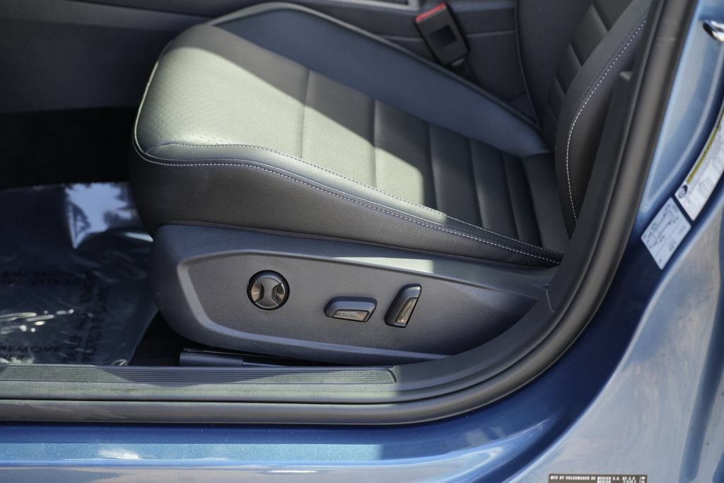 Used 2021 Volkswagen Jetta SE w/ SE Cold Weather Package FWD image 20