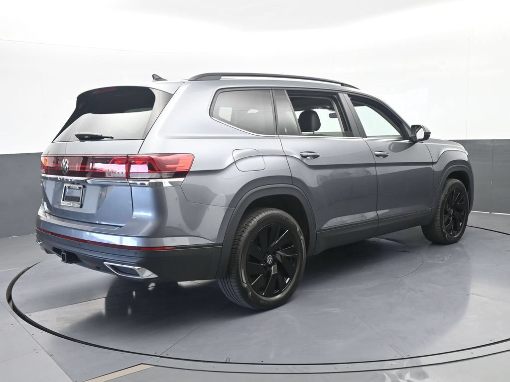 Used 2024 Volkswagen Atlas SE w/ Panoramic Sunroof Package FWD image 6