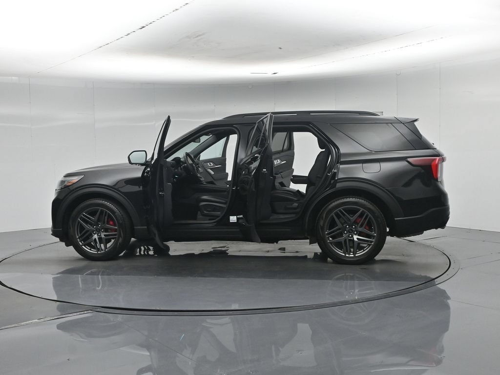 Used 2025 Ford Explorer ST RWD image 38