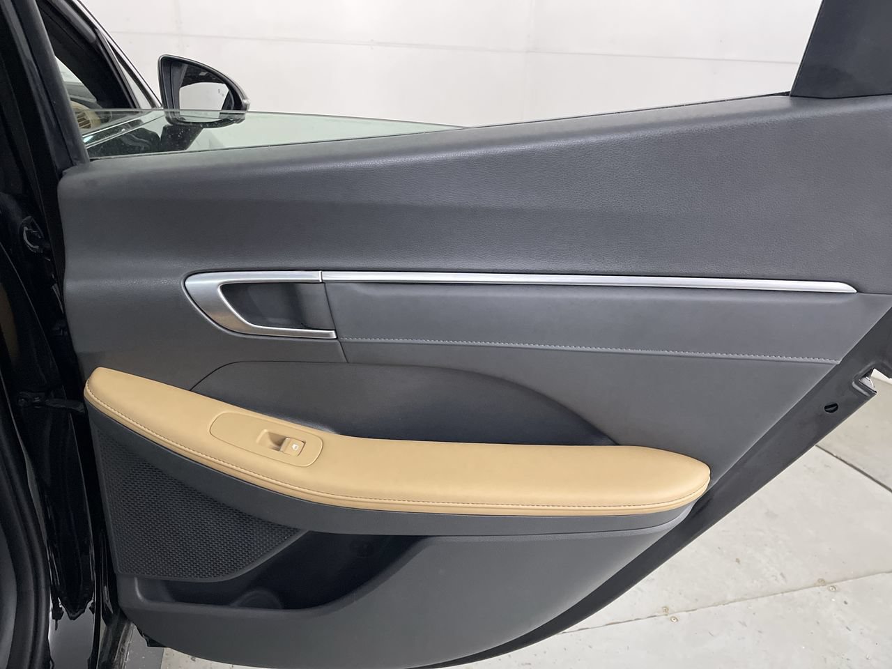 Used 2020 Hyundai Sonata Limited FWD image 23