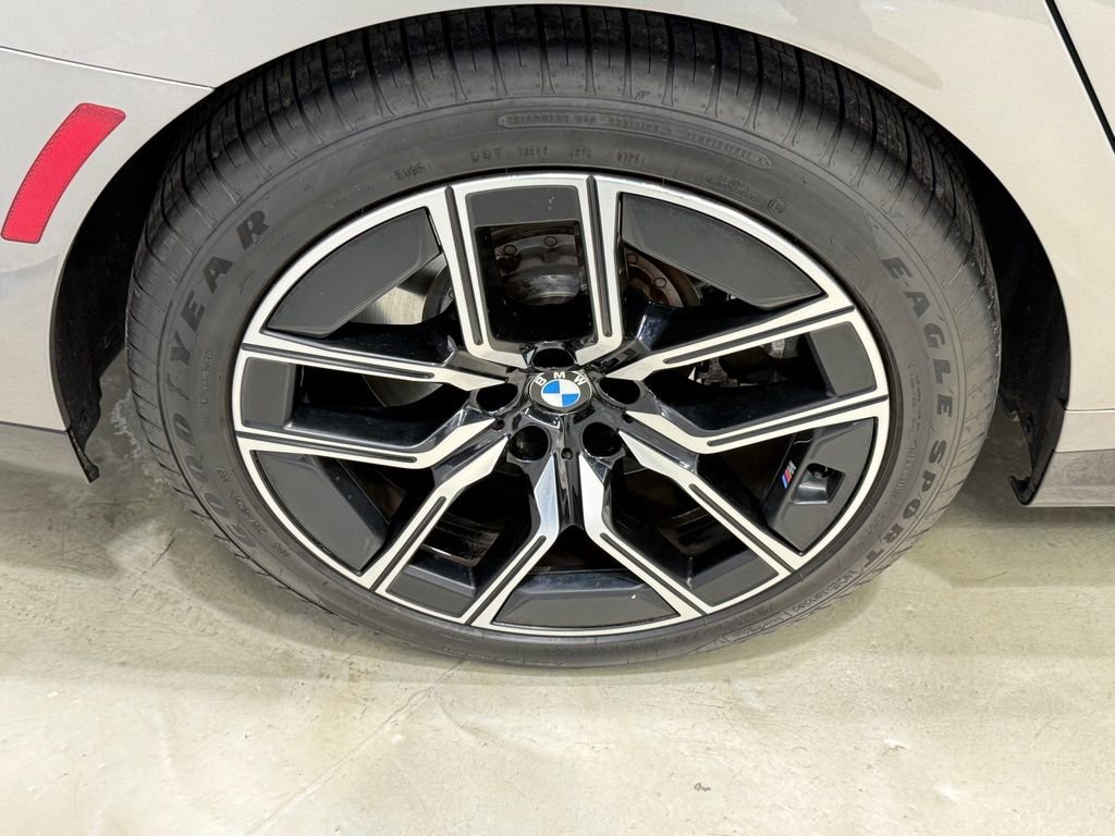 Used 2023 BMW 760i xDrive image 9