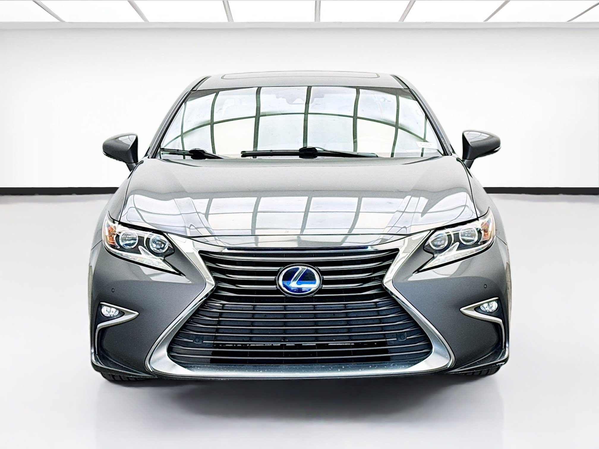 Used 2017 Lexus ES 300h w/ Luxury Package FWD image 2
