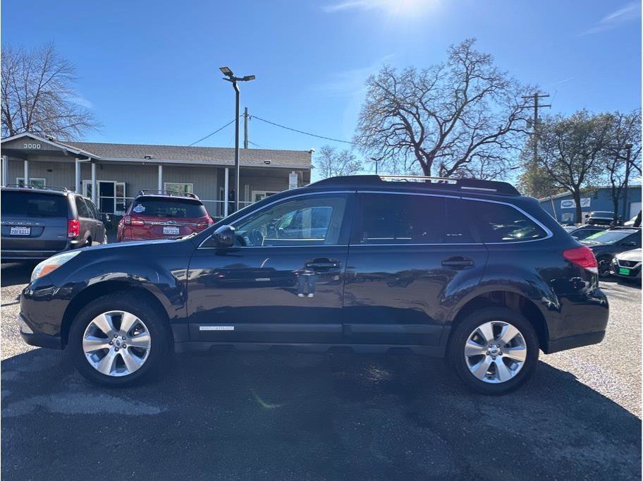Used 2012 Subaru Outback 3.6R Limited w/ Moonroof Pkg image 4