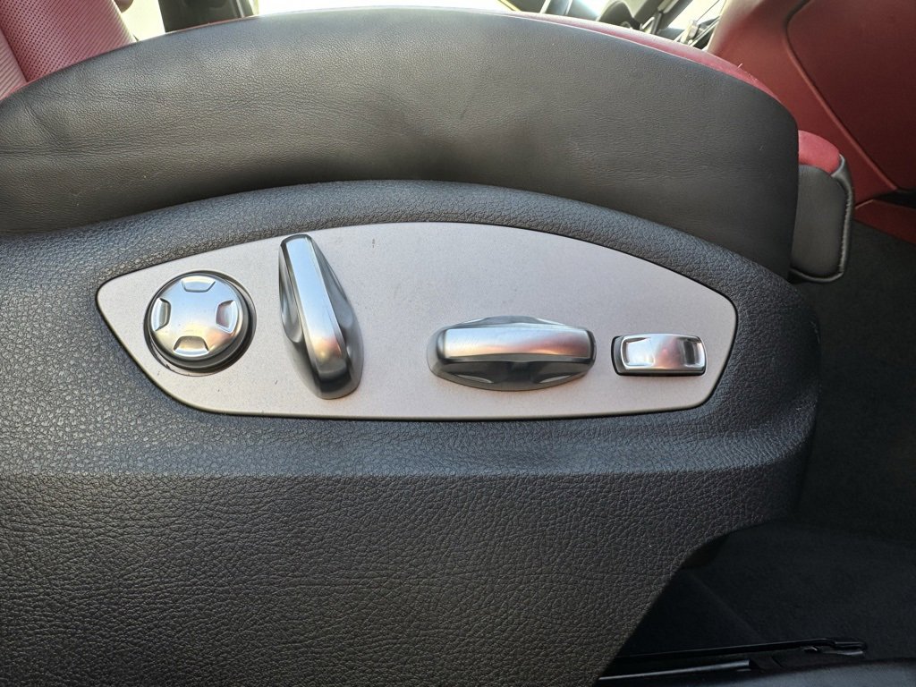 Used 2023 Porsche Macan image 32