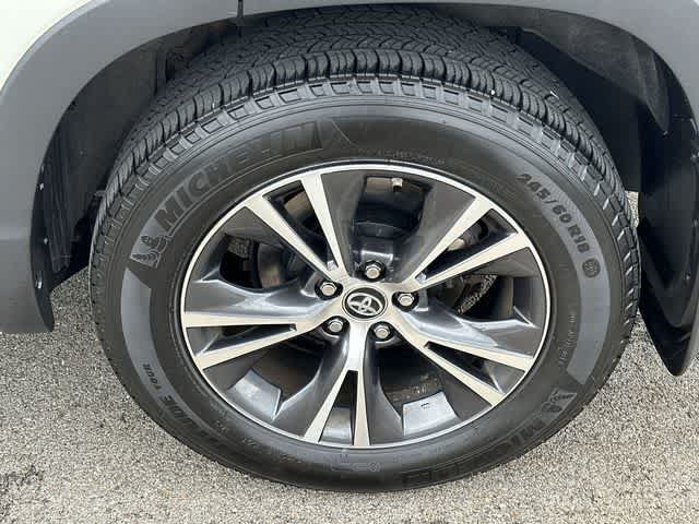Used 2016 Toyota Highlander XLE AWD/4WD image 5