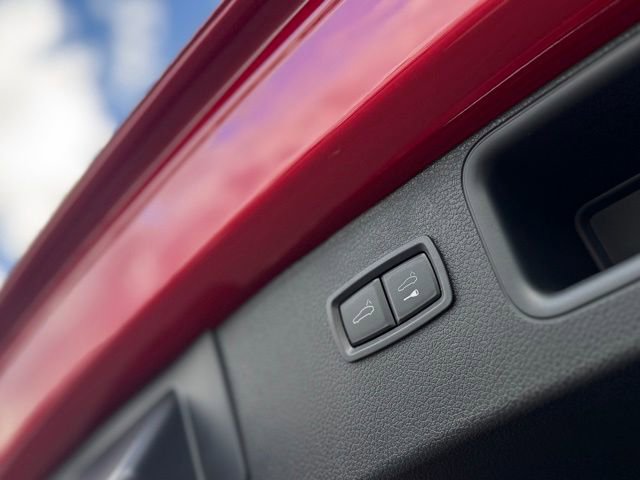 Certified 2025 Porsche Macan image 34