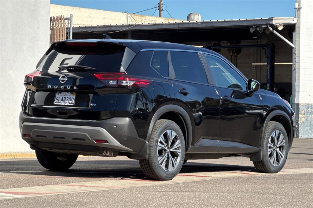 Used 2023 Nissan Rogue SV image 5