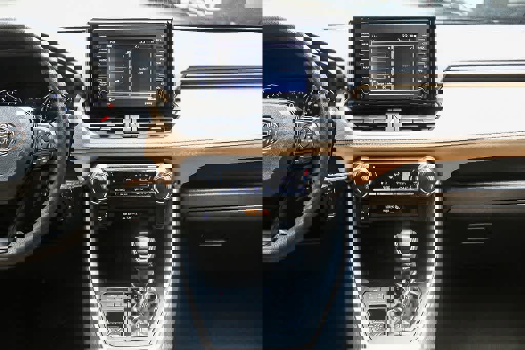 Used 2021 Toyota RAV4 LE w/ Carpet Mat Package (TMS) image 13