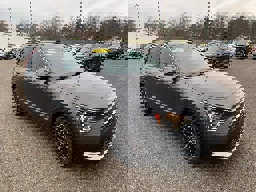 Used 2025 Kia Niro EX image 7