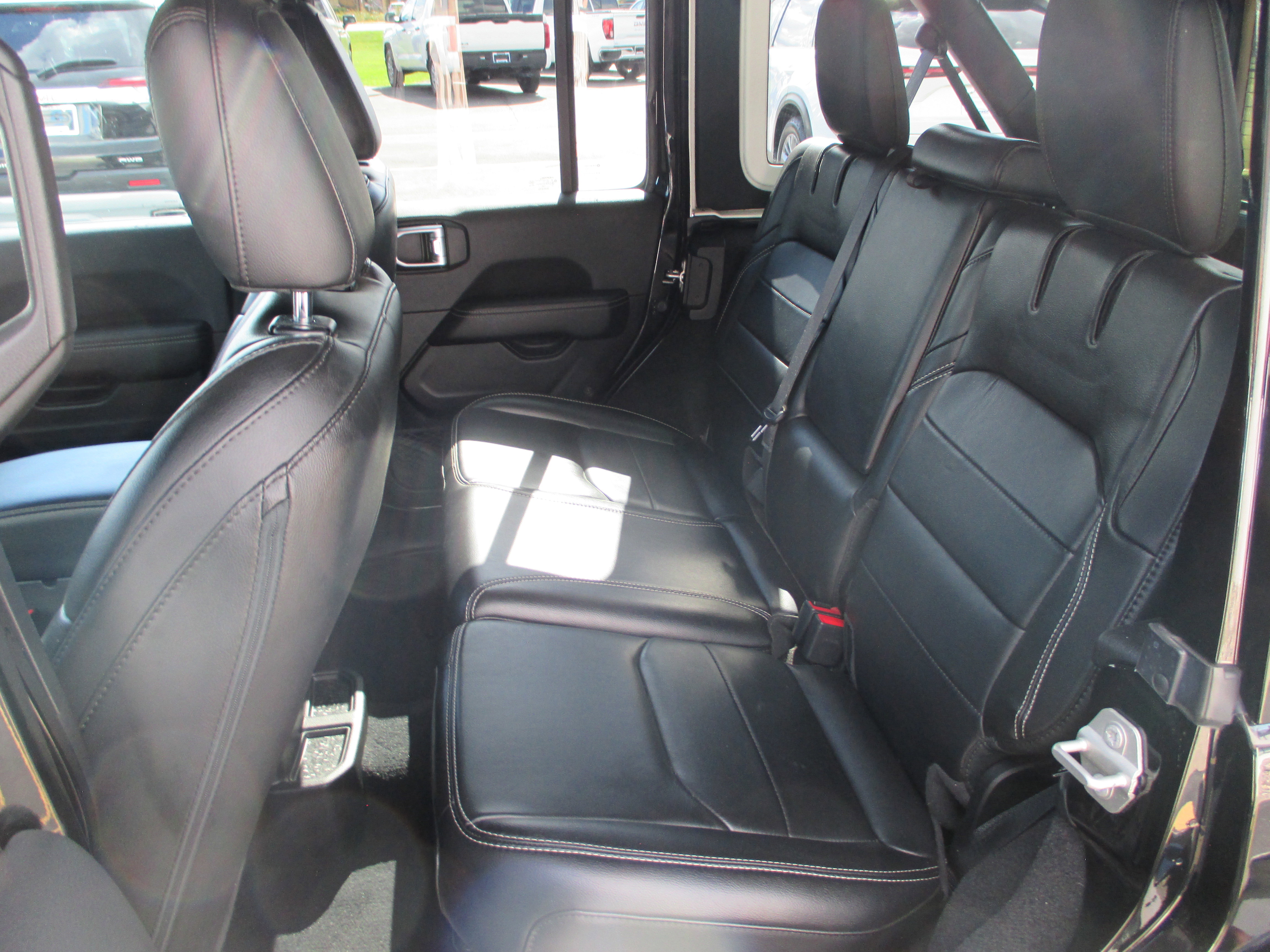 Used 2023 Jeep Wrangler Unlimited Sahara w/ Cold Weather Group image 11