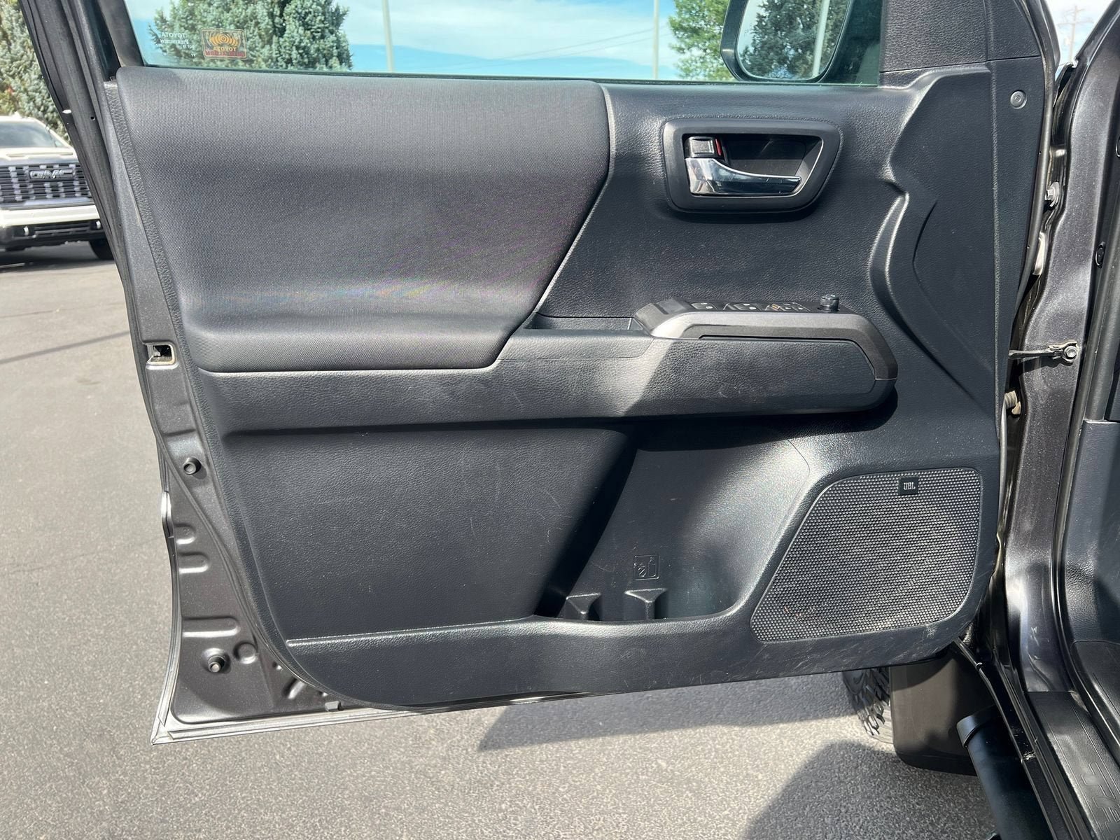 Used 2019 Toyota Tacoma TRD Off-Road AWD/4WD image 13