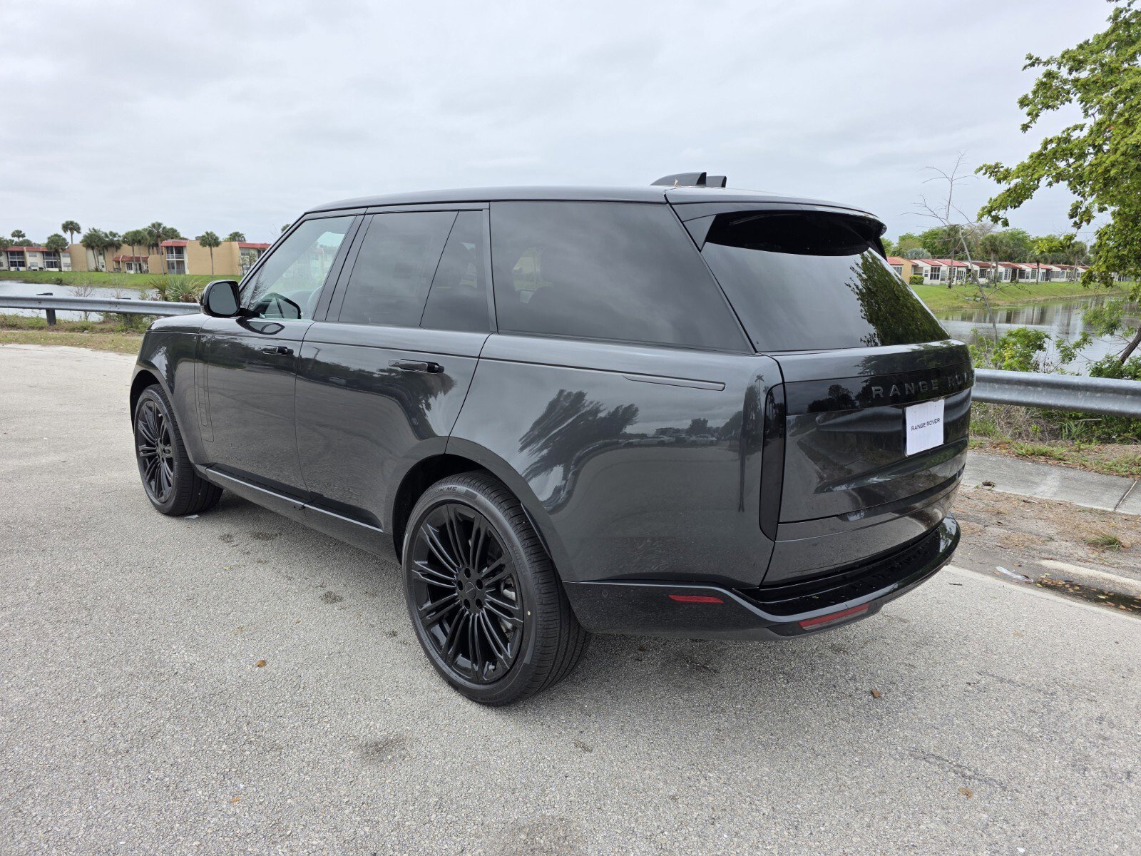 New 2026 Land Rover Range Rover SE image 2