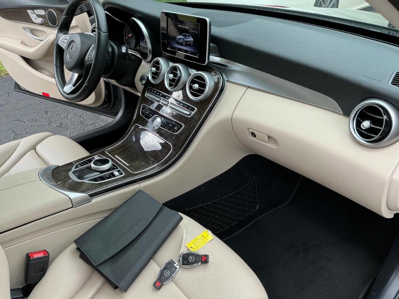 Used 2018 Mercedes-Benz C 300 Sedan image 32