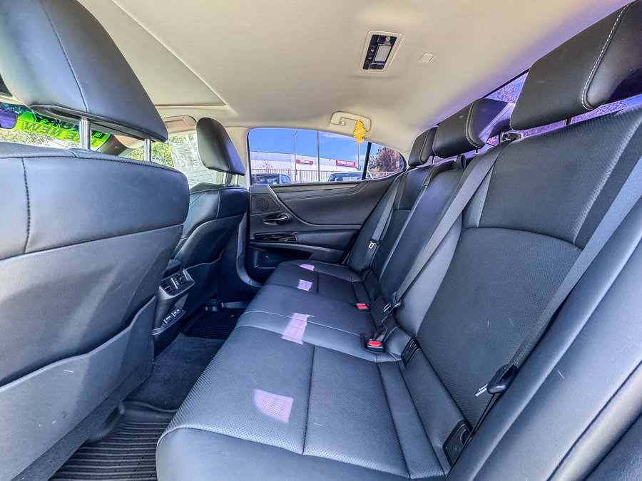 Used 2024 Lexus ES 300h w/ Premium Package FWD image 18