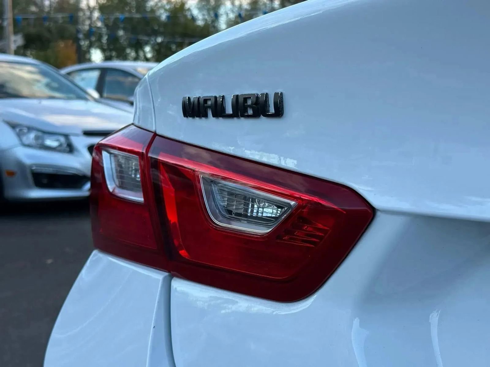 Used 2018 Chevrolet Malibu LT FWD image 9