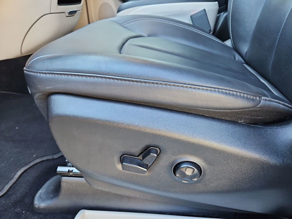 Used 2024 Chrysler Pacifica Touring-L image 24