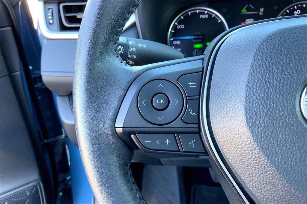 Used 2022 Toyota RAV4 SE image 11