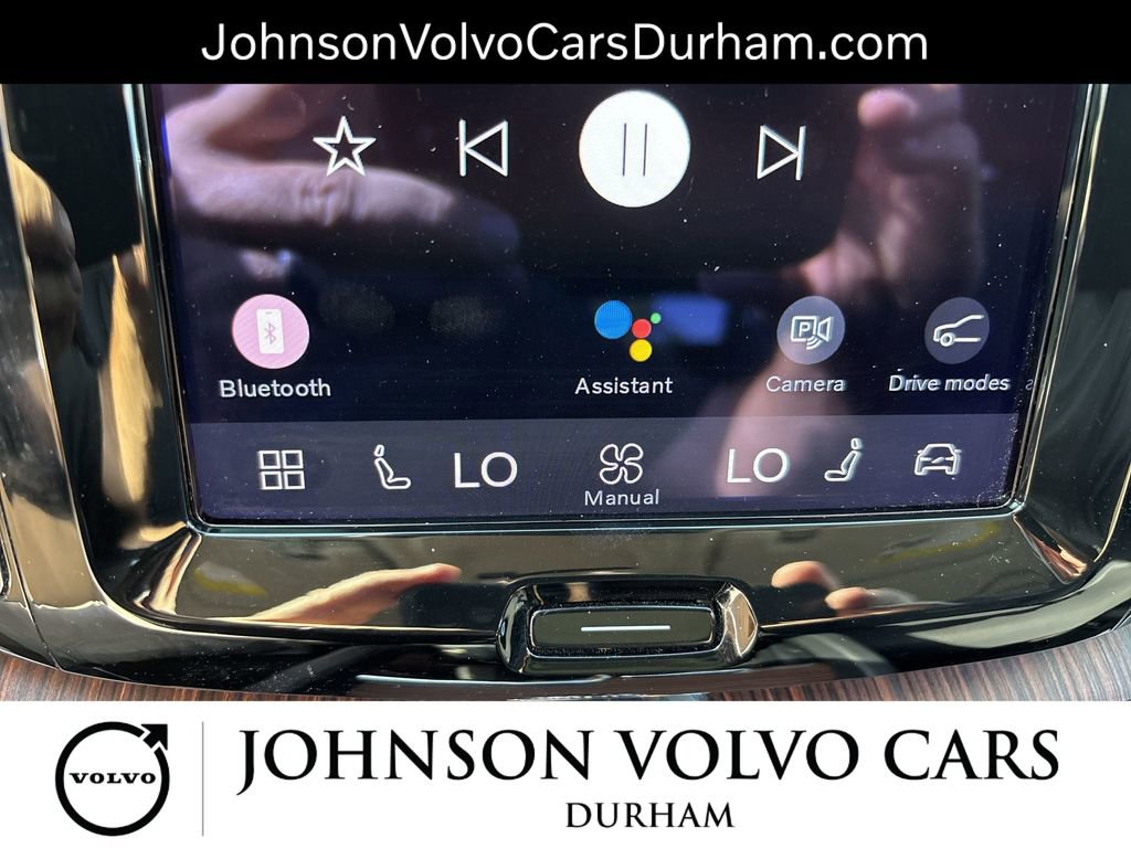 Used 2023 Volvo XC60 B5 Plus image 17