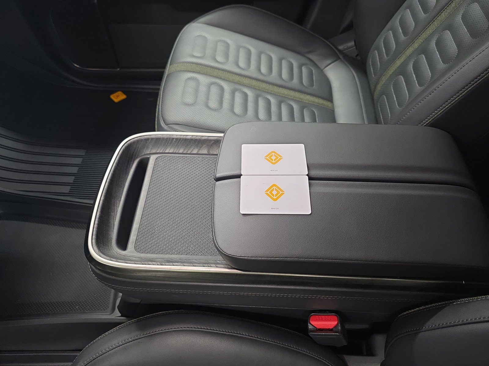 Used 2022 Rivian R1T Adventure image 29