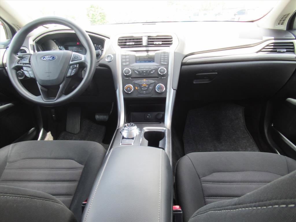 Used 2018 Ford Fusion SE image 11