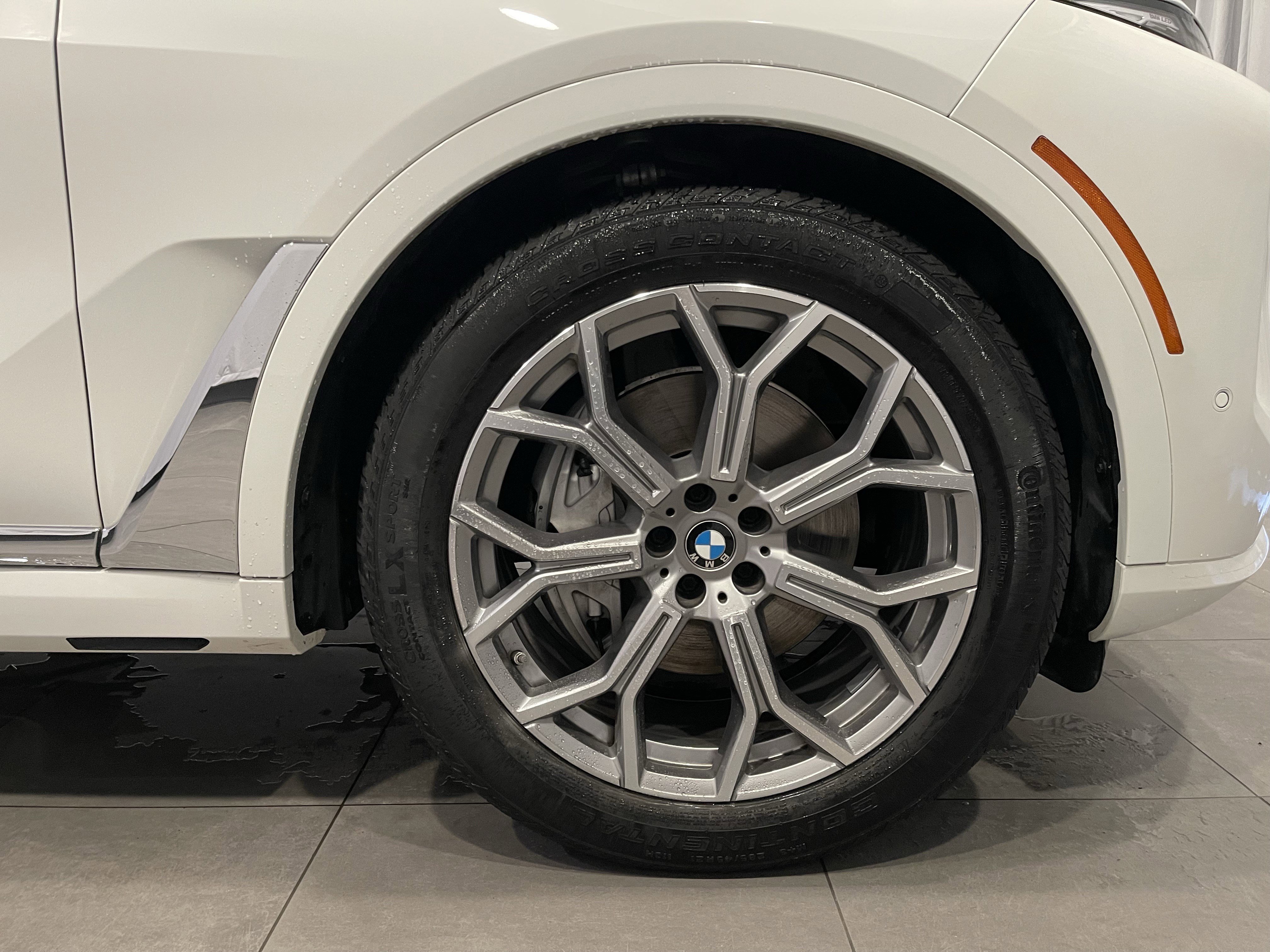 Used 2024 BMW X7 xDrive40i w/ Premium Package AWD/4WD image 11
