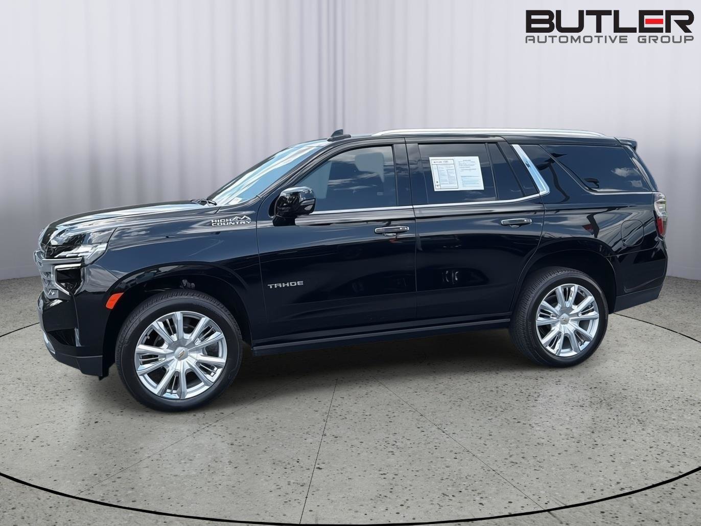 Used 2024 Chevrolet Tahoe High Country AWD/4WD image 3