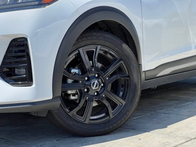 Used 2023 Nissan Kicks SR w/ SR Premium Package FWD image 2