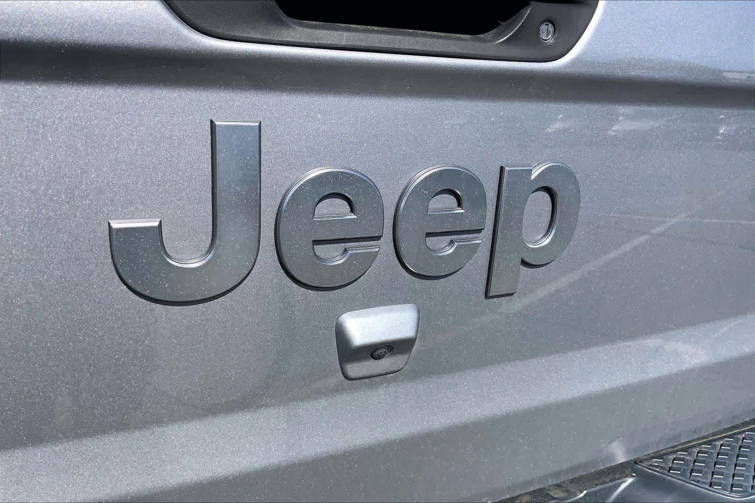 Used 2020 Jeep Gladiator Overland AWD/4WD image 31