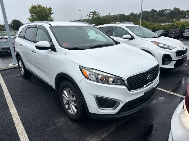 Used 2017 Kia Sorento LX w/ LX Convenience Package image 3