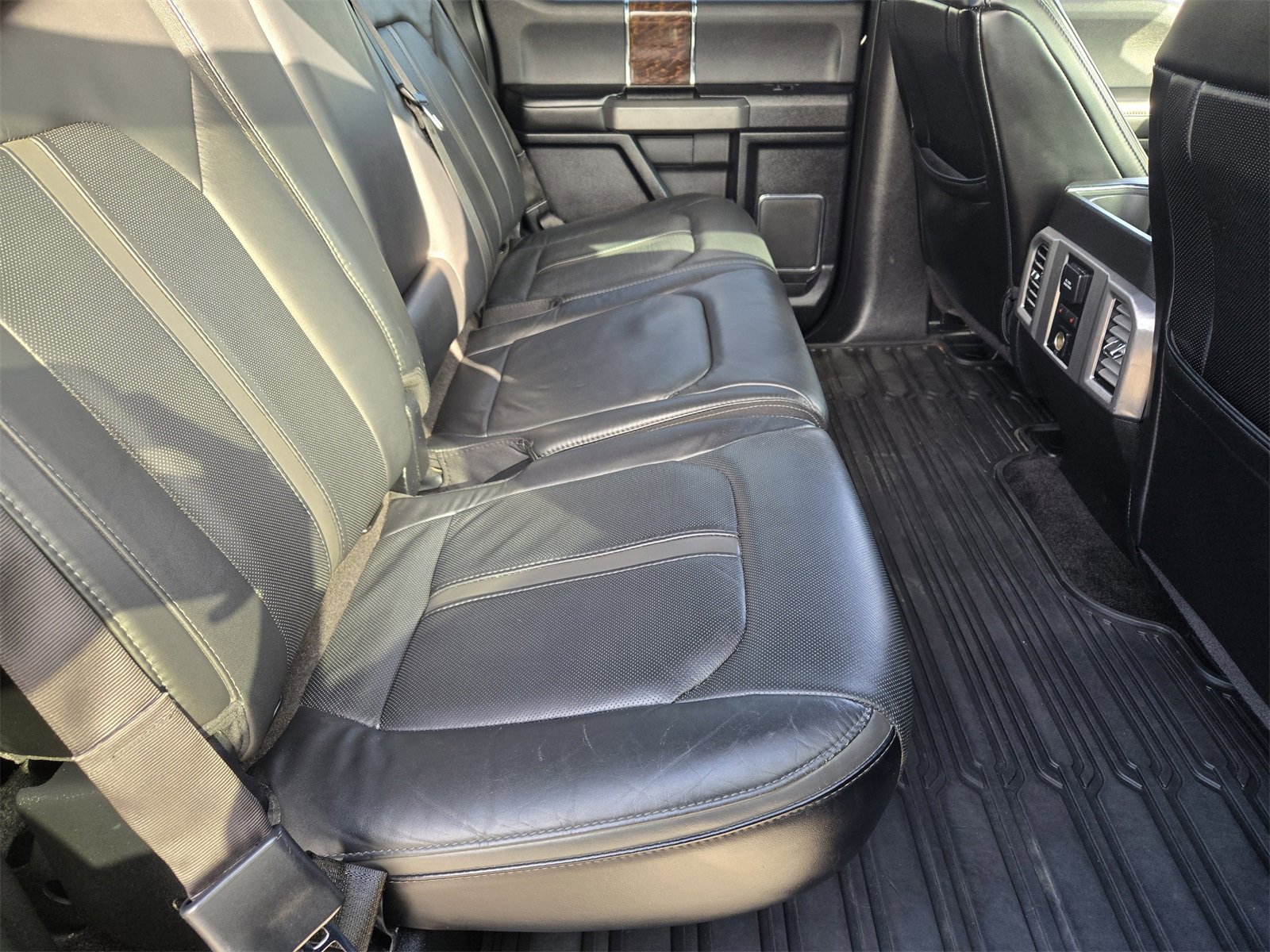 Used 2016 Ford F150 Platinum w/ Equipment Group 701A Luxury image 30