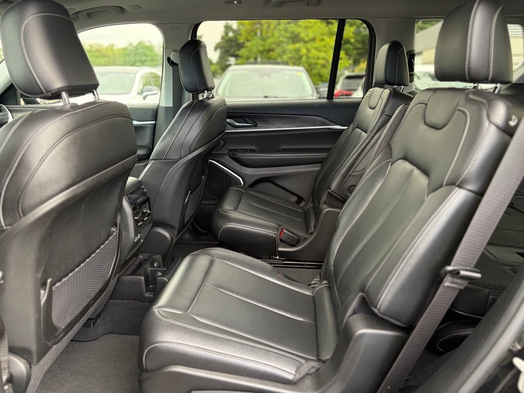Used 2023 Jeep Grand Cherokee L Limited AWD/4WD image 16