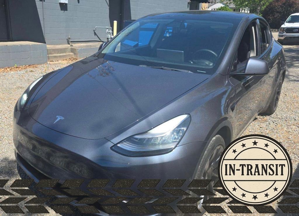 Used 2021 Tesla Model Y Long Range AWD/4WD image 1