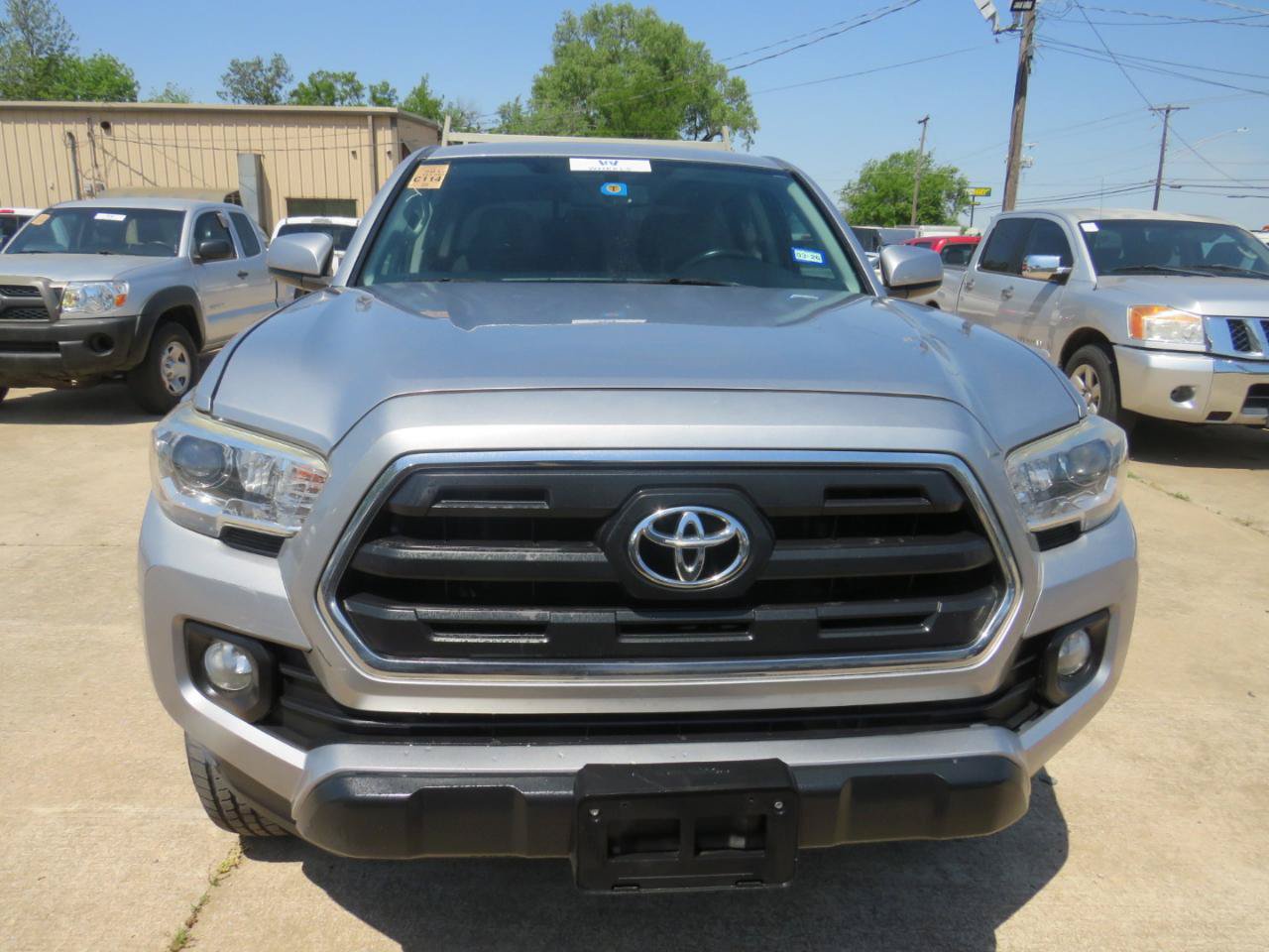Used 2017 Toyota Tacoma SR5 w/ Tow Package RWD image 2