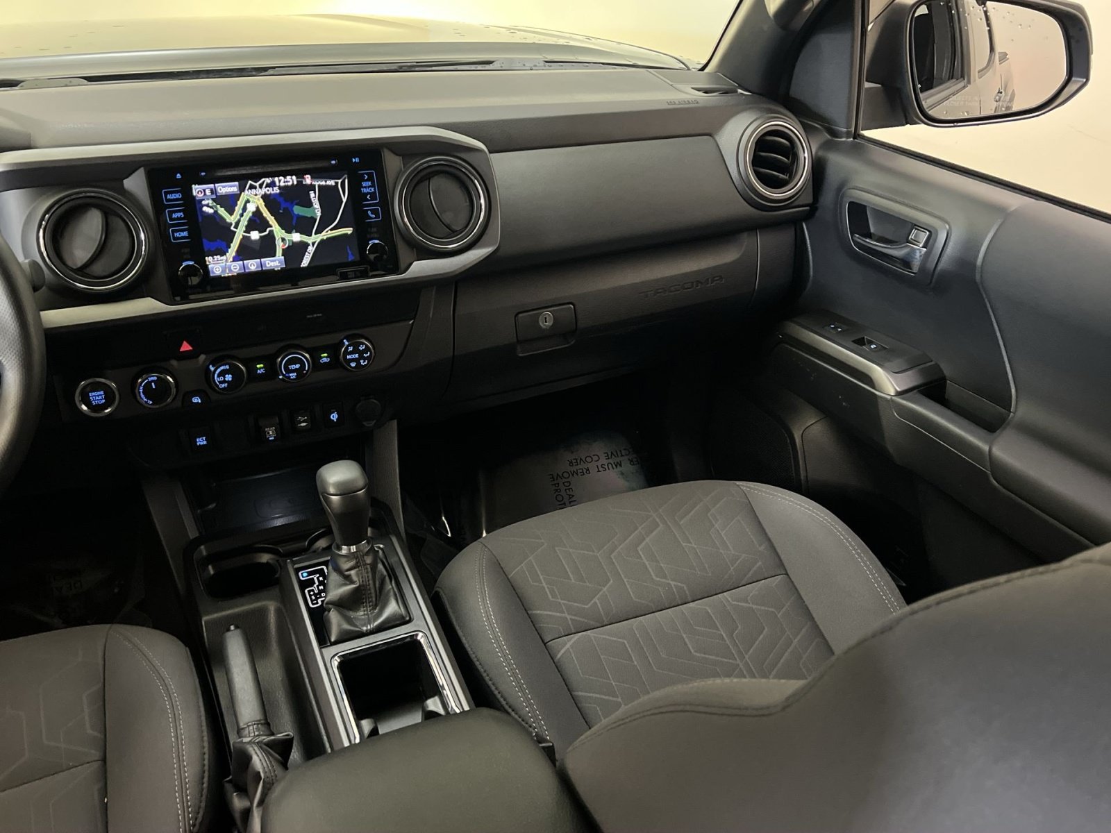 Used 2019 Toyota Tacoma TRD Off-Road AWD/4WD image 31