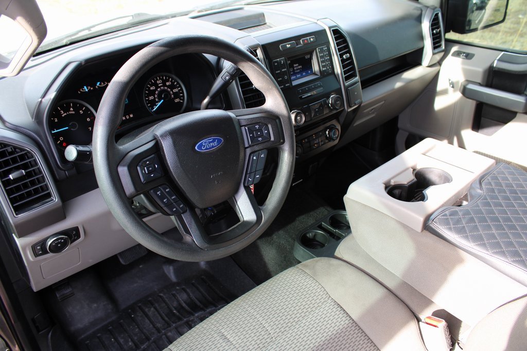 Used 2017 Ford F150 XLT image 2