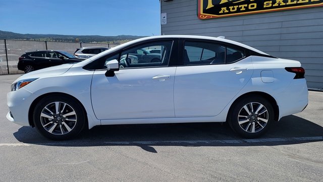 Used 2022 Nissan Versa SV w/ Trunk Package FWD image 9