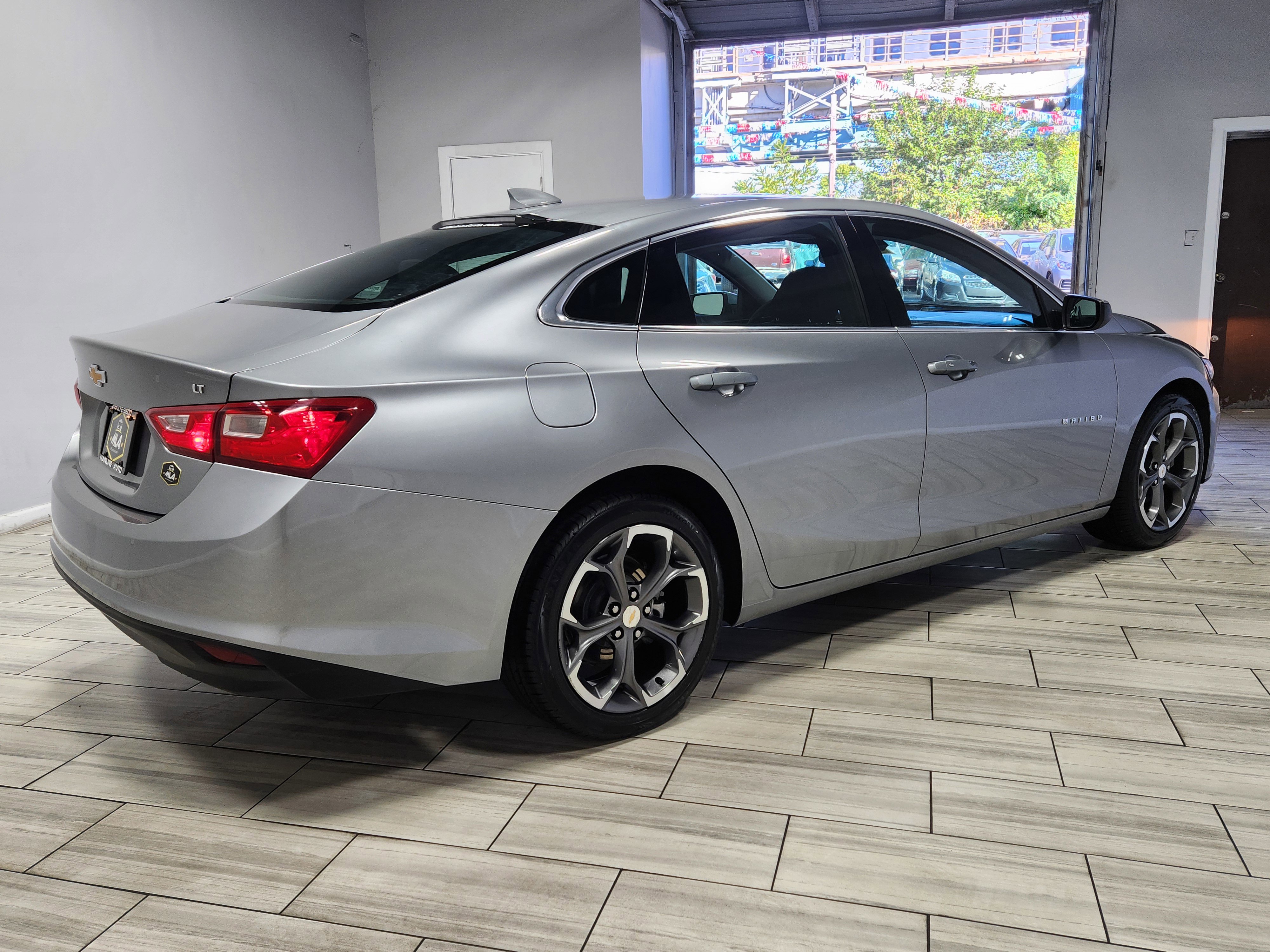 Used 2023 Chevrolet Malibu LT FWD image 5