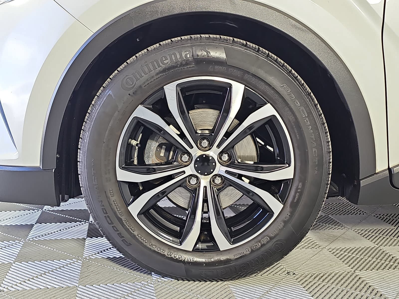 Used 2019 Toyota C-HR LE FWD image 10
