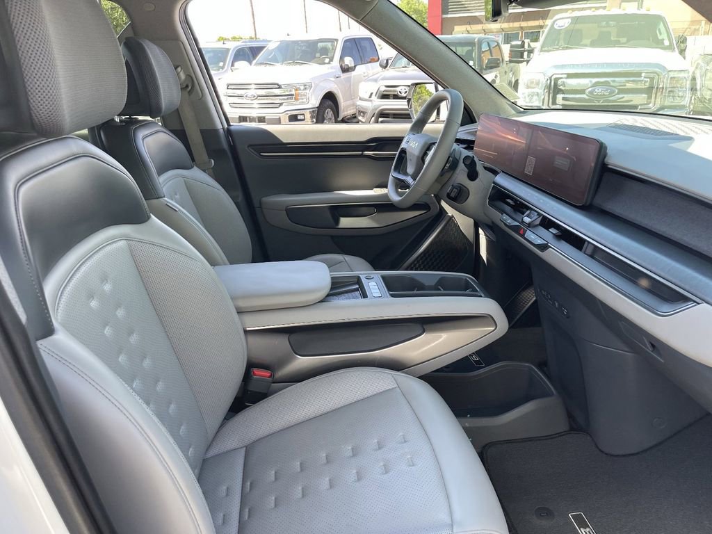 Used 2024 Kia EV9 Wind image 13