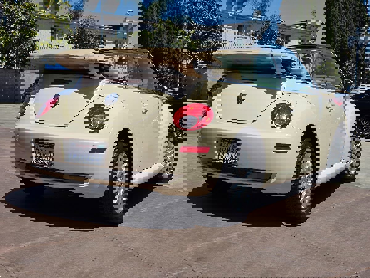 Used 2009 Volkswagen Beetle S image 11